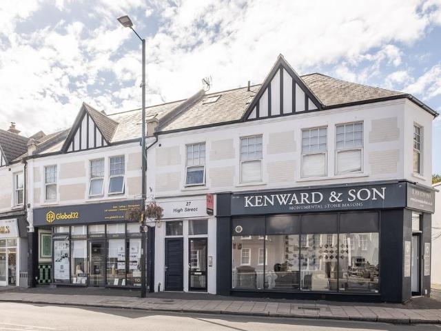 Flat for sale in Hampton Wick, Greater London