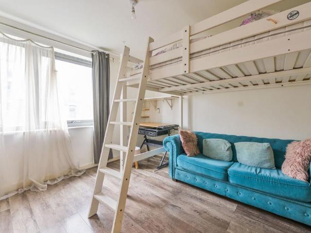 Flat for sale in London Borough of Ealing, Park Royal