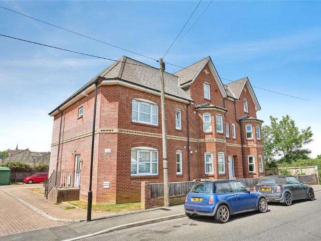 Flat for sale in Oakfield, Ryde