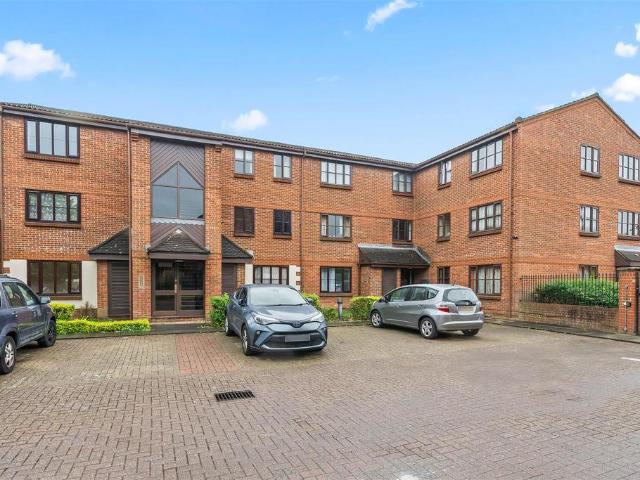 Flat for sale in London Borough of Merton, Mitcham