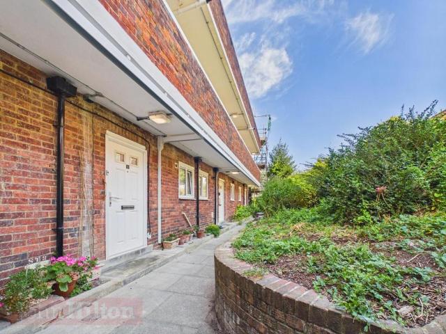 Flat for sale in Round Hill, Brighton & Hove