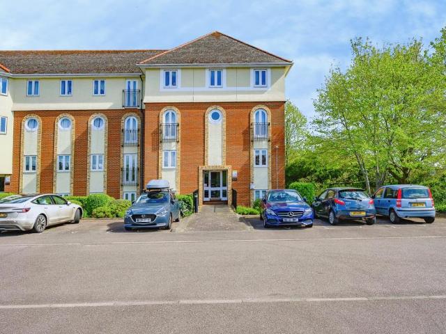 Flat for sale in Hatfield, Fretherne