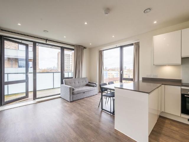 Flat for sale in Aberfeldy Village, Blackwall
