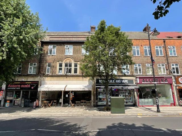 Flat for sale in Elm Park, Greater London