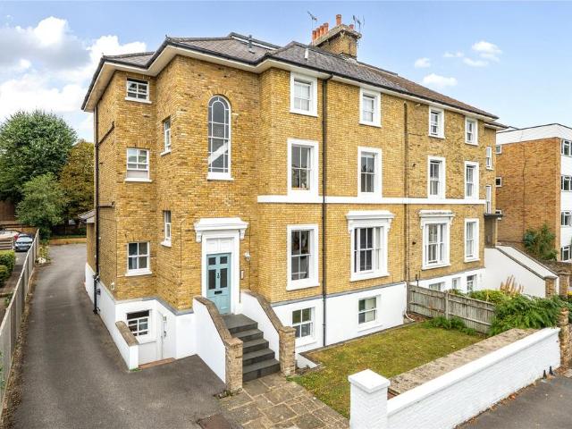 Flat for sale in Surbiton, Greater London