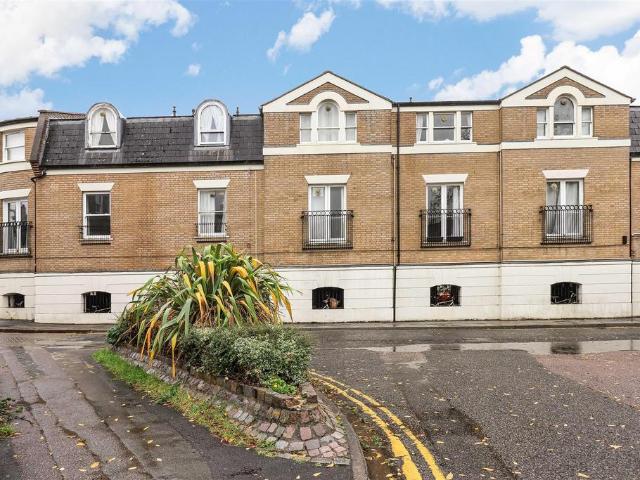 Flat for sale in The Kite, Cambridge
