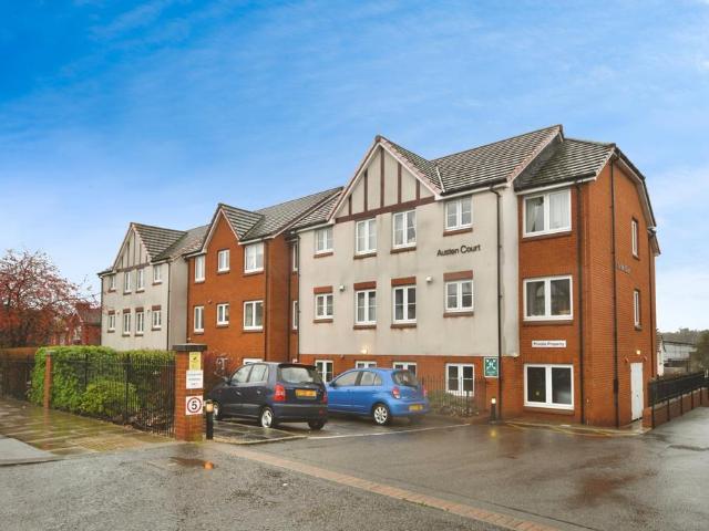 Flat for sale in Southgate, Oakwood