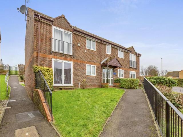 Flat for sale in Castlefield, Cressex