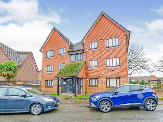 Flat for sale in London Borough of Croydon, Shirley