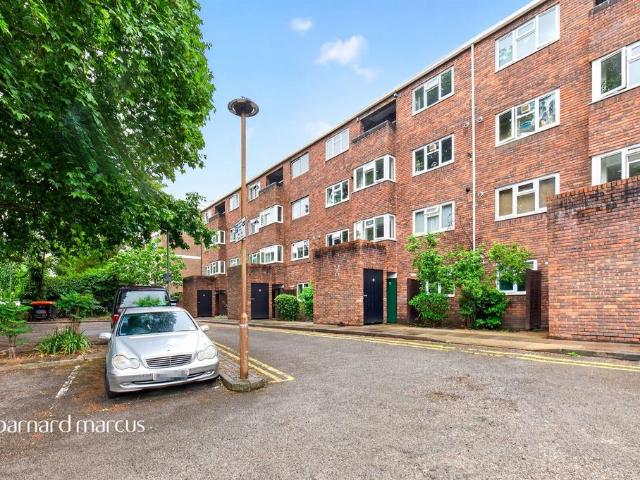 Flat for sale in Putney, Greater London