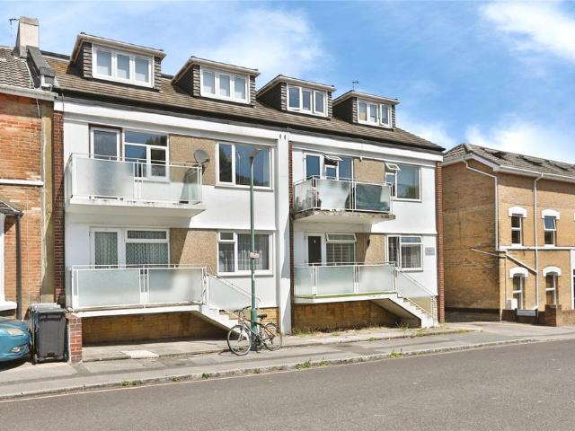 Flat for sale in West Cliff, Bournemouth