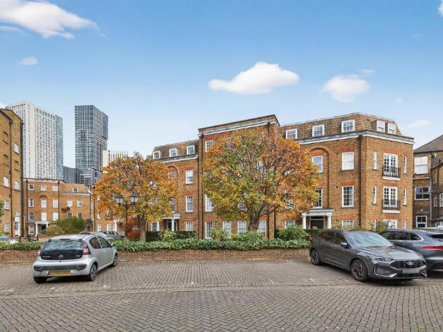 Flat for sale in Vauxhall, Greater London