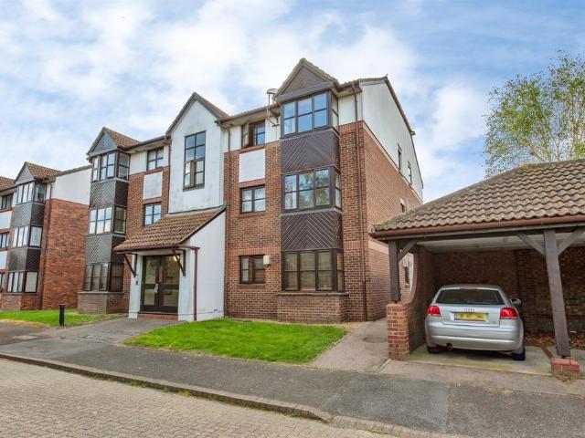 Flat for sale in West Thurrock, Purfleet