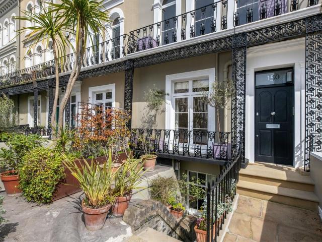 Flat for sale in Notting Hill, Greater London