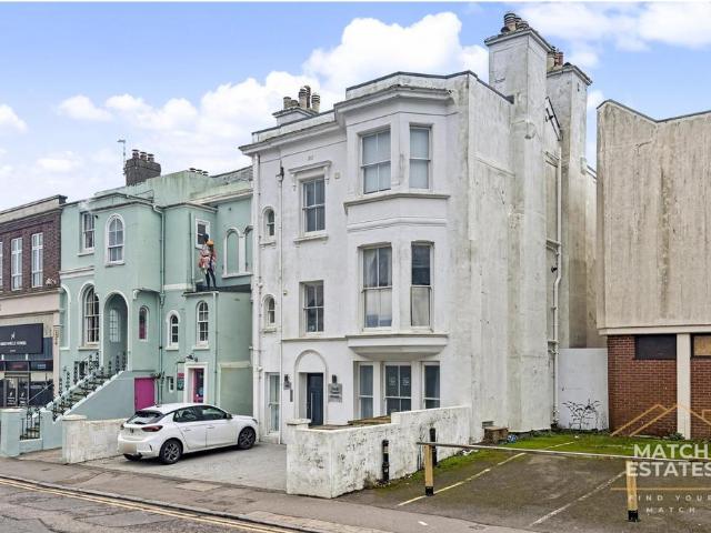 Flat for sale in Folkestone