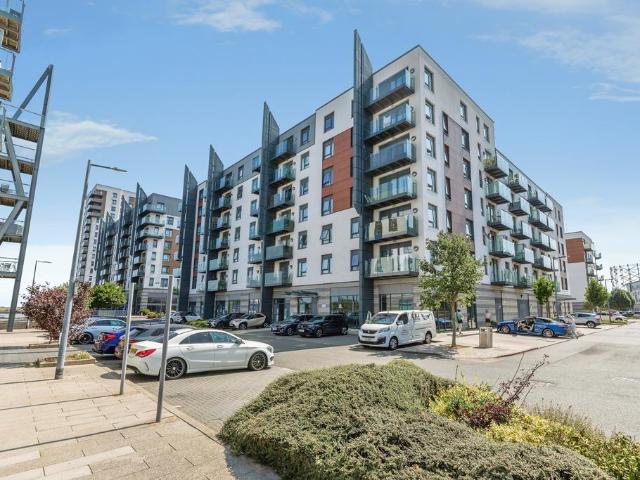 Flat for sale in Brompton, Gillingham