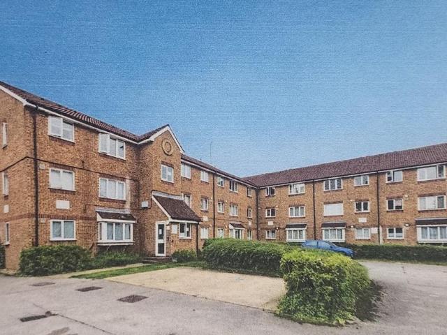 Flat for sale in Colindale, Greater London