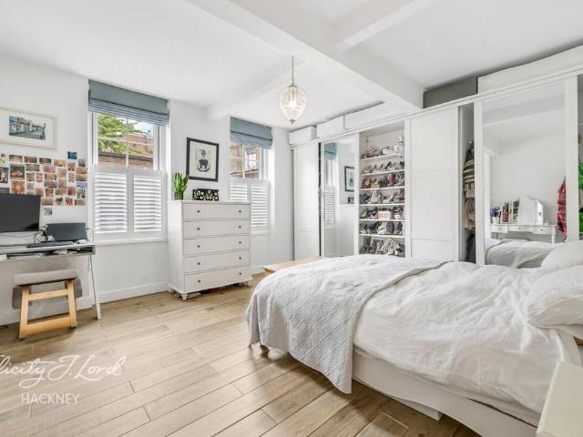 Flat for sale in South Hackney, Greater London
