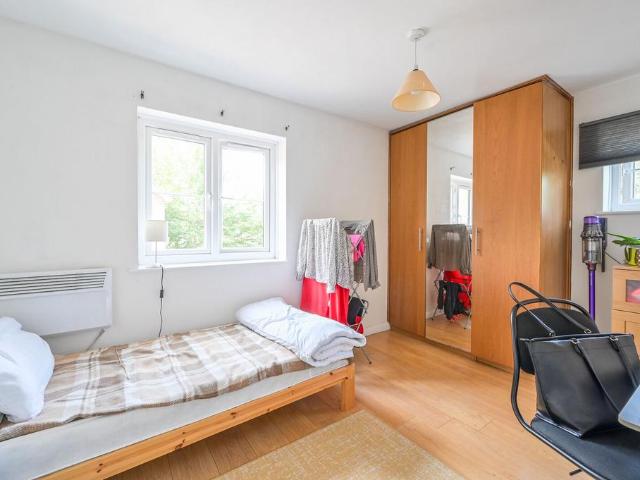 Flat for sale in Aberfeldy Village, Blackwall