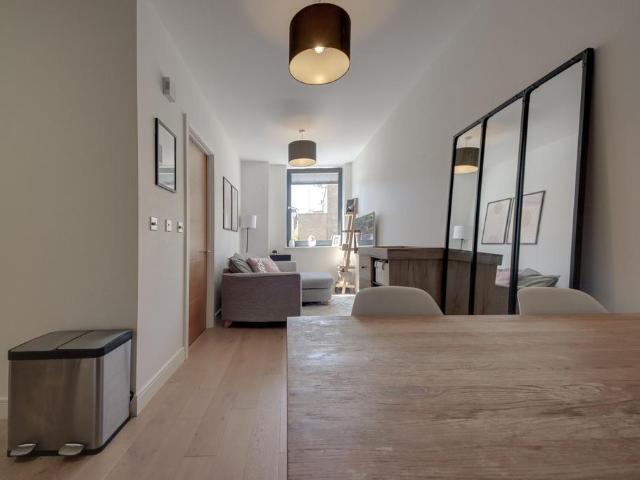 Flat for sale in Connaught Park, Bushey