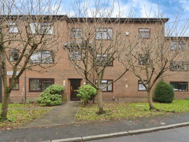 Flat for sale in London Borough of Croydon, Purley