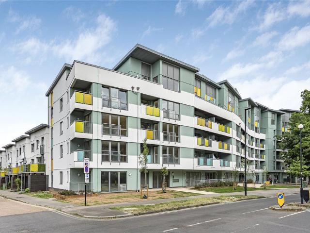 Flat for sale in Clapham, Greater London