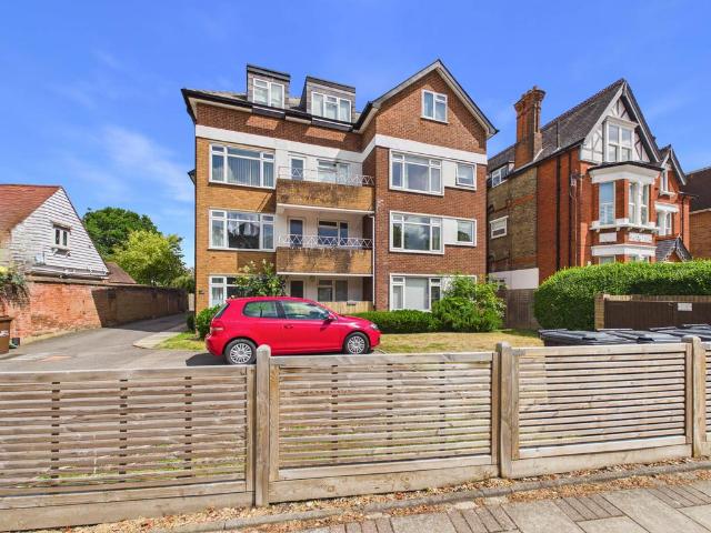 Flat for sale in Beckenham, Greater London