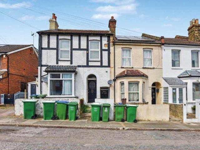 Flat for sale in Lessness Heath, Greater London