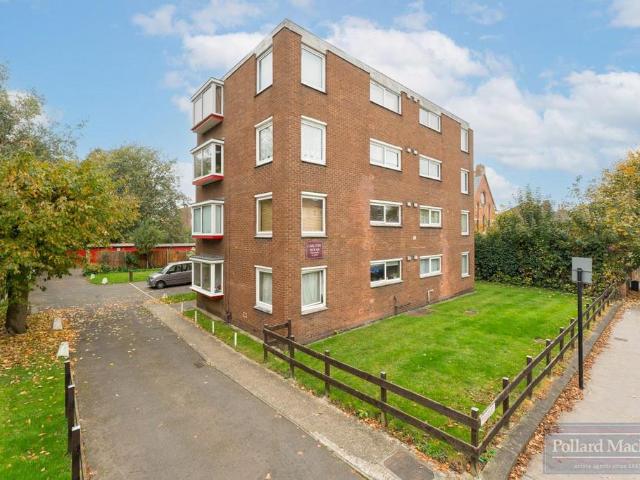 Flat for sale in London Borough of Croydon, Greater London