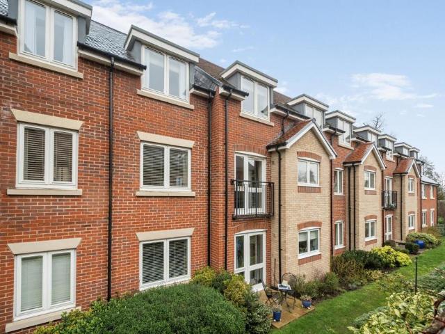 Flat for sale in Berrick Salome, Oxfordshire