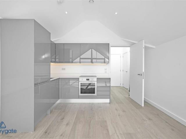 Flat for sale in Bellfields, Guildford