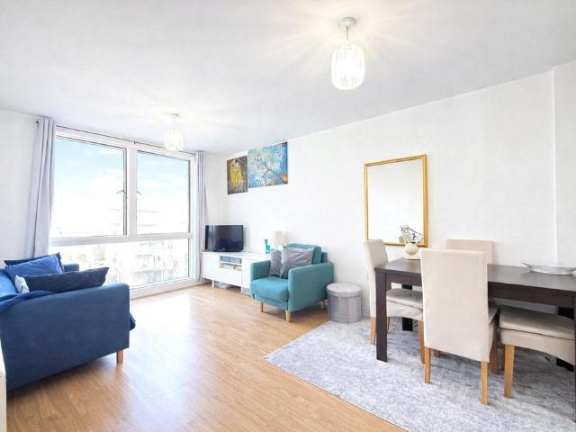 Flat for sale in London Borough of Lewisham, Deptford