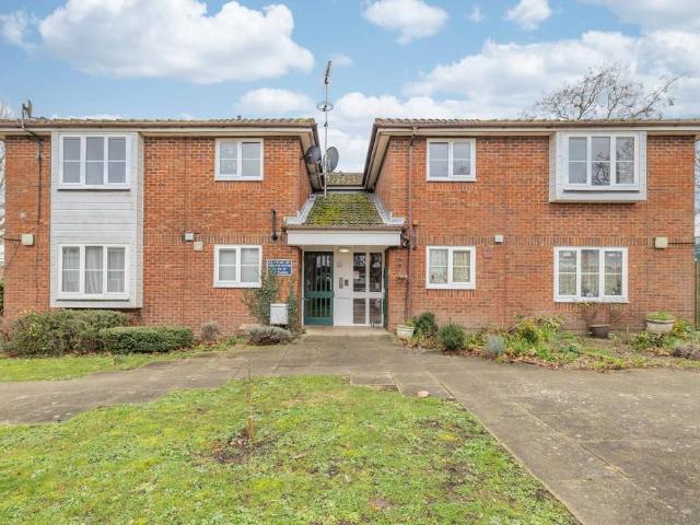 Flat for sale in Tylman Place, Oad Street