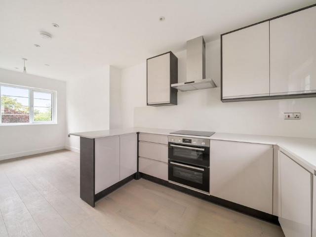 Flat for sale in Peckham, Greater London