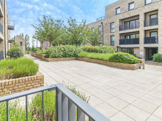 Flat for sale in Milton Keynes