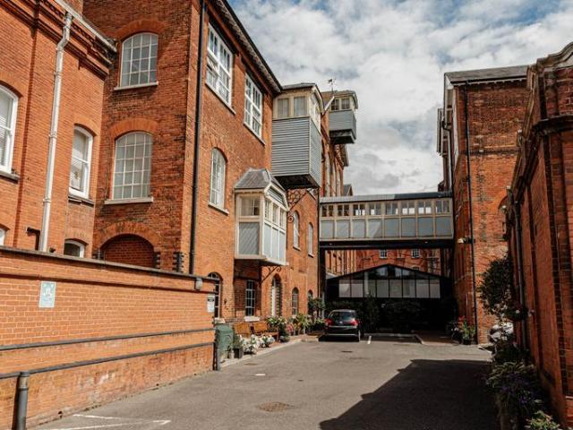 Flat for sale in Oad Street, Kent