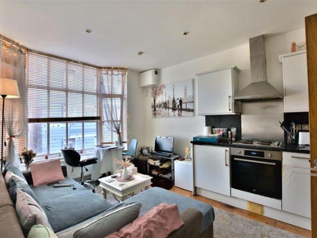 Flat for sale in New Boultham, Brayford
