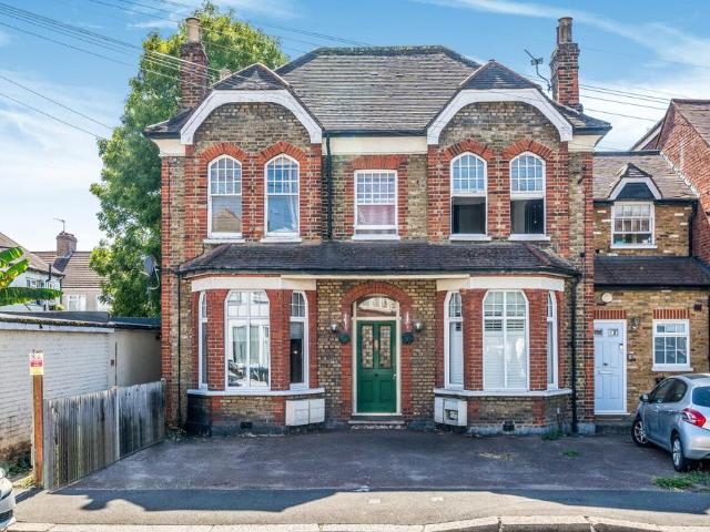Flat for sale in London Borough of Merton, Mitcham