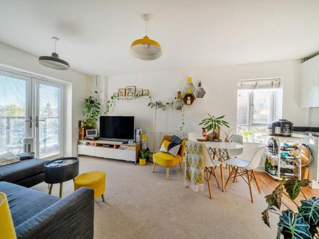 Flat for sale in Easthampstead, Bracknell