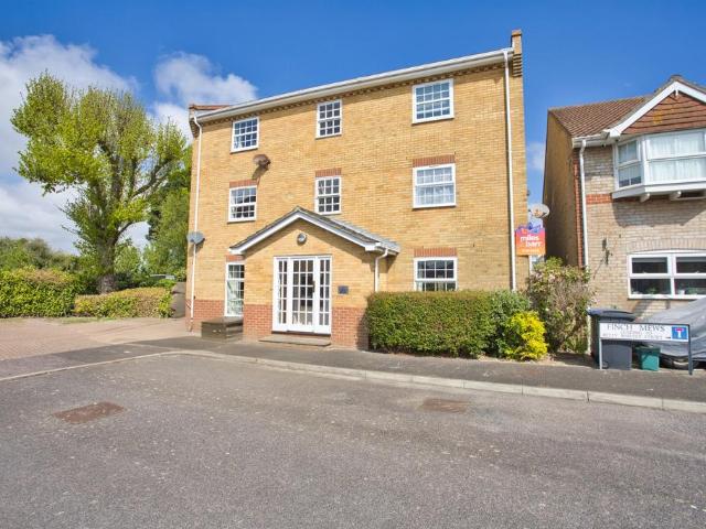 Flat for sale in Lower Walmer, Ash