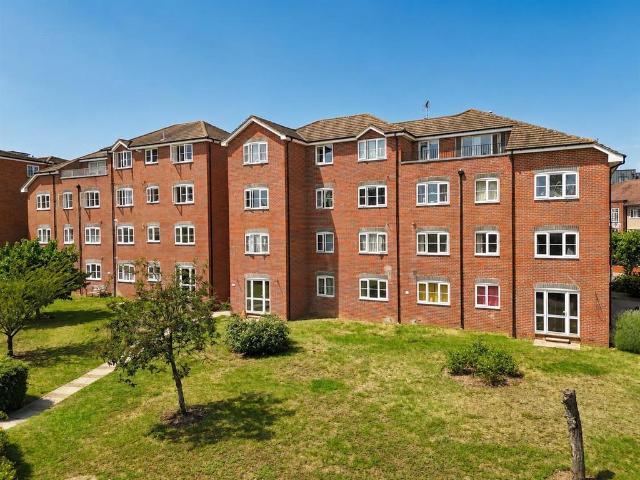 Flat for sale in Kenton, Greater London