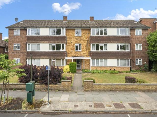 Flat for sale in Surbiton, Greater London