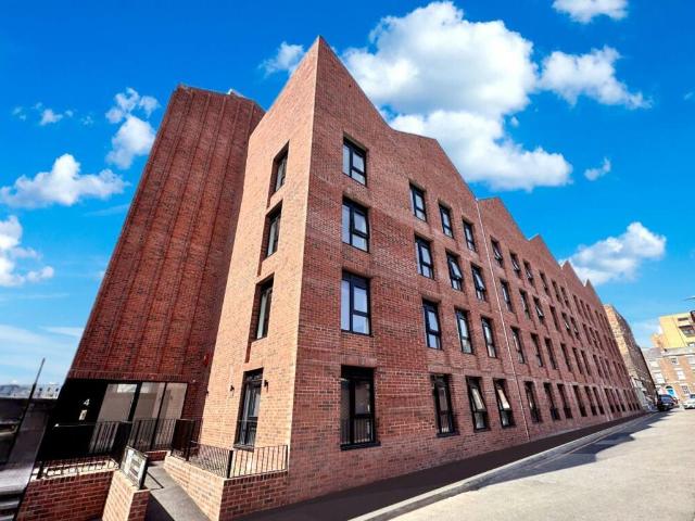 Flat for sale in Chinatown, Calderstones