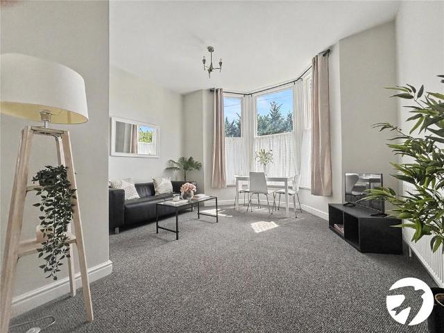 Flat for sale in Strood