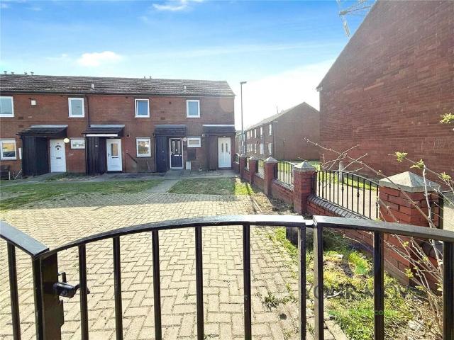 Flat for sale in Mapplewell, South Yorkshire