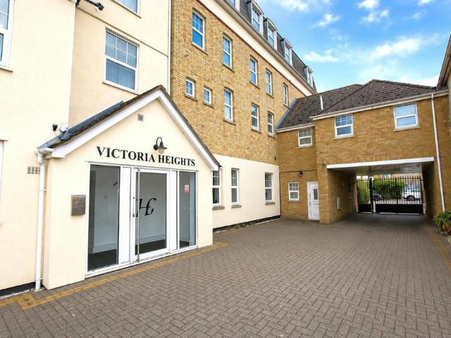 Flat for sale in Dale Hill, Essex