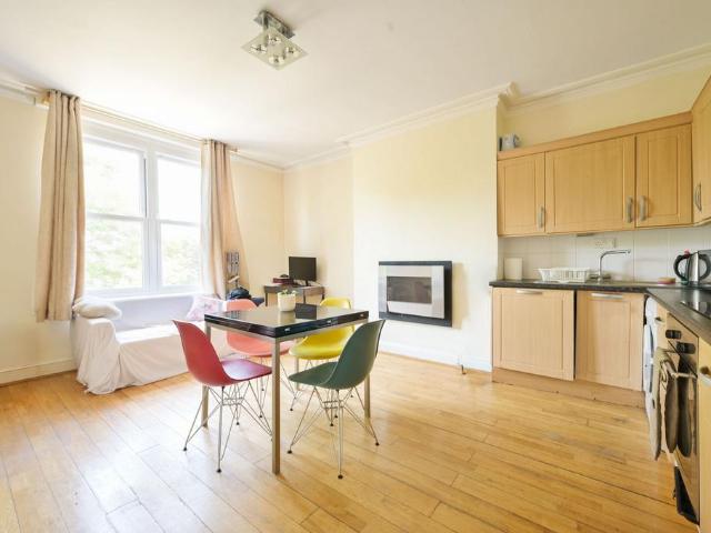 Flat for sale in London Borough of Hounslow, Strand