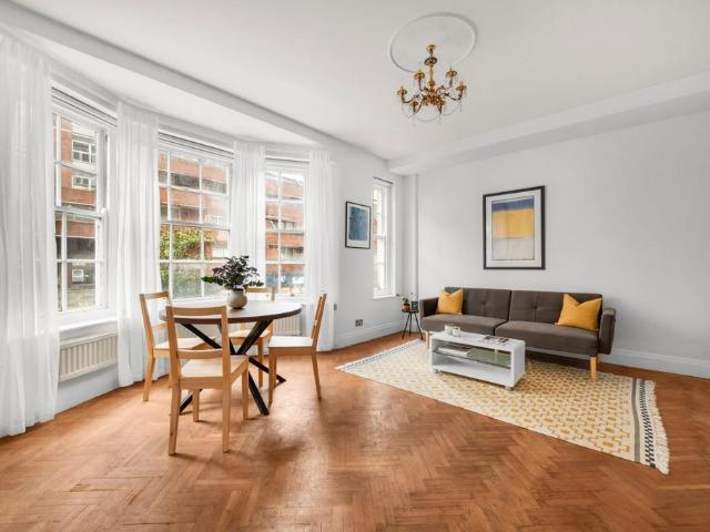 Flat for sale in Bayswater, Greater London