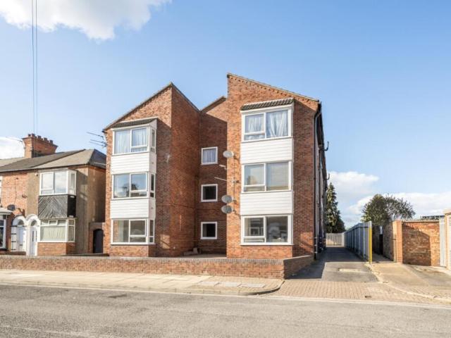 Flat for sale in Weelsby, Grimsby