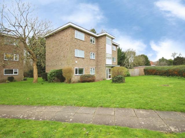 Flat for sale in Cliff Hill, Green Close